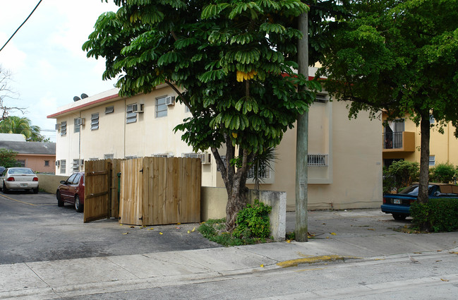 760 SW 4th St in Miami, FL - Building Photo - Building Photo