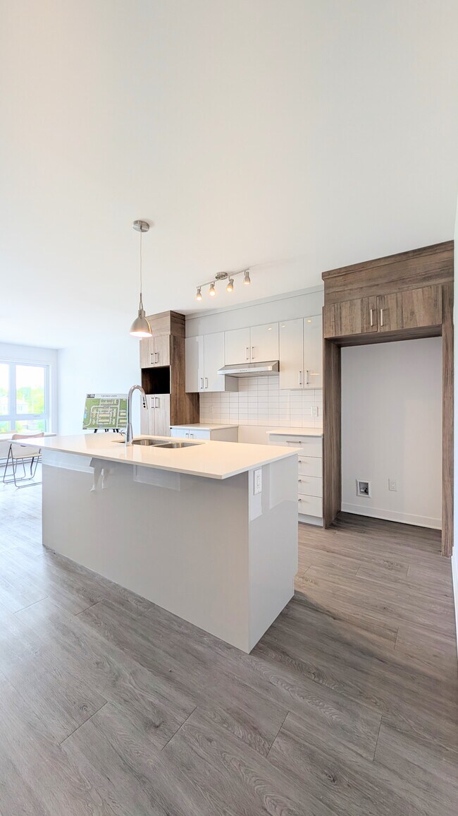 350 rue Angele-Chartrand, Unit 2b2b in Laval, QC - Building Photo - Building Photo