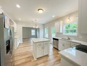 577 Meloney Dr in Hinesville, GA - Foto de edificio - Building Photo