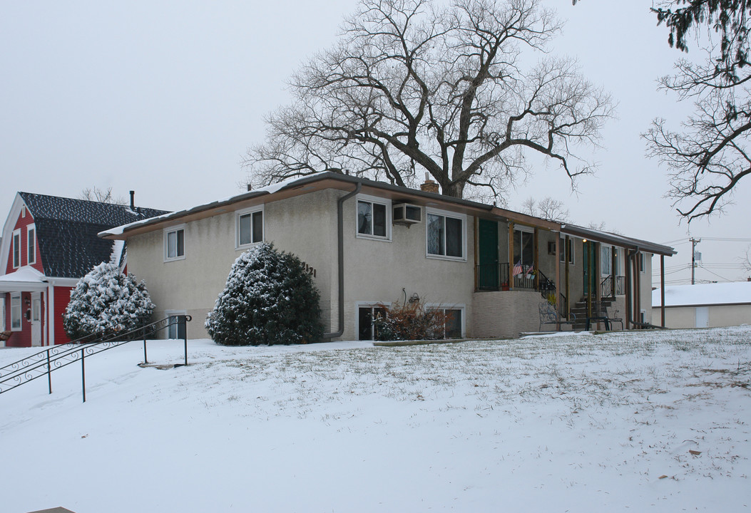 2121 N Ferry St in Anoka, MN - Building Photo