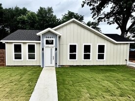 3801 Carpenter Ave in Dallas, TX - Building Photo