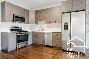 2230 N Sawyer Ave, Unit 3E in Chicago, IL - Building Photo