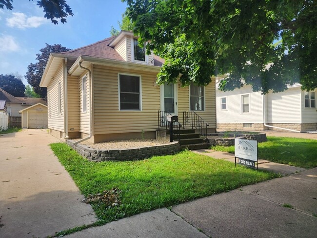 property at 803 2nd Ave NW