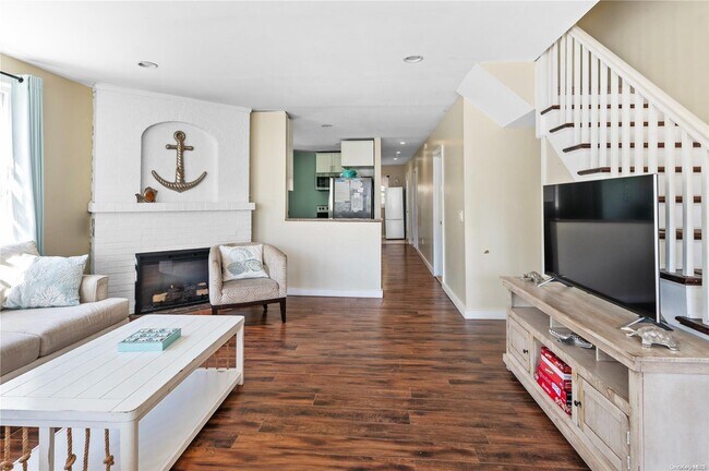 180 Cottage Walk in Ocean Beach, NY - Foto de edificio - Building Photo
