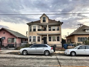 626 E 51st St in Los Angeles, CA - Building Photo - Building Photo