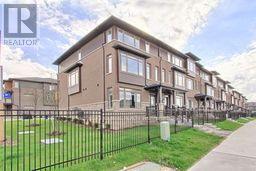 61-61 Soho St in Hamilton, ON - Building Photo