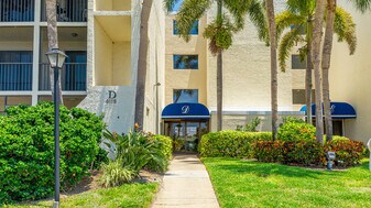 6116 43rd St W in Bradenton, FL - Building Photo