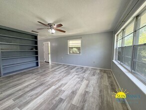 2052 Roberts Dr in Fort Walton Beach, FL - Building Photo - Building Photo