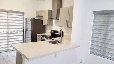 3192 NW 61st St in Miami, FL - Building Photo - Building Photo