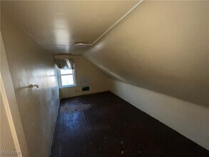 10538 Helena Ave in Cleveland, OH - Foto de edificio - Building Photo