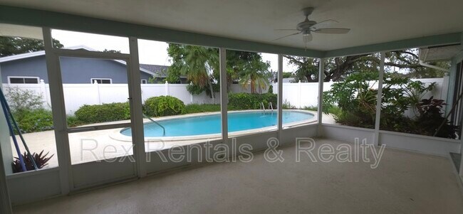 3184 62nd Way N in St. Petersburg, FL - Building Photo - Building Photo