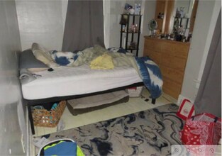 832 N Larch St, Unit apt 3 in Lansing, MI - Building Photo - Building Photo