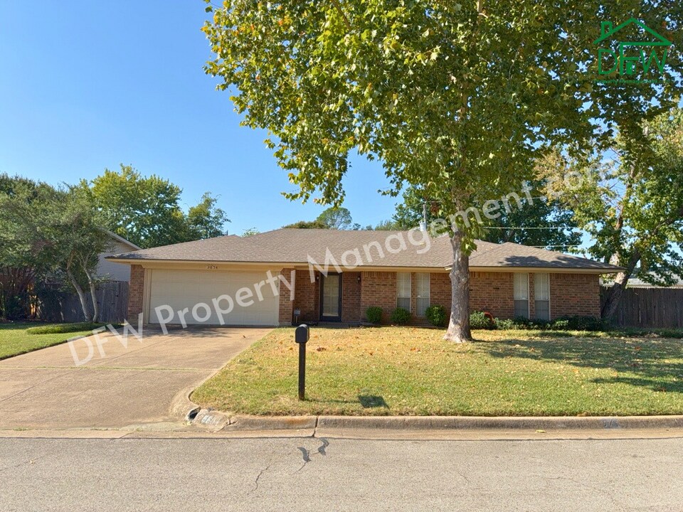 5604 Ember Dr in Arlington, TX - Building Photo