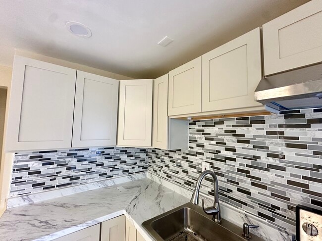 104 Gillett St, Unit 1
