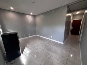 319 W 28th St in Miami Beach, FL - Building Photo - Building Photo