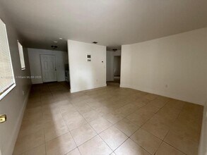 1745 NW 47th Terrace in Miami, FL - Building Photo - Building Photo