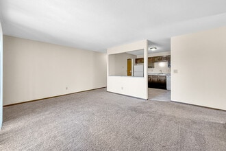 Goldbriar Chateau in Des Moines, IA - Foto de edificio - Building Photo