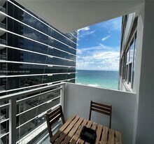 2030 S Ocean Dr, Unit 1022 in Hallandale Beach, FL - Building Photo
