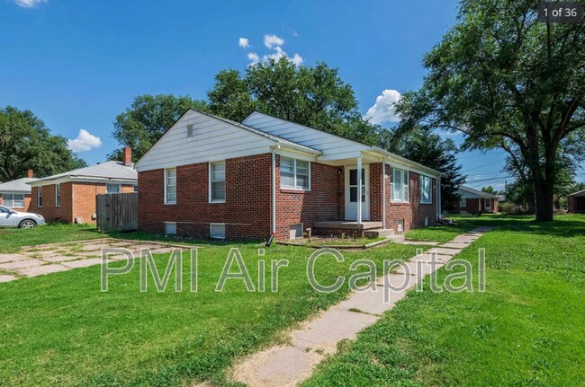 6127 E Boston St in Wichita, KS - Building Photo - Building Photo