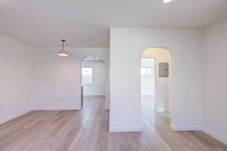 12349 Riverside Dr, Unit 12349 in Valley Village, CA - Building Photo - Building Photo