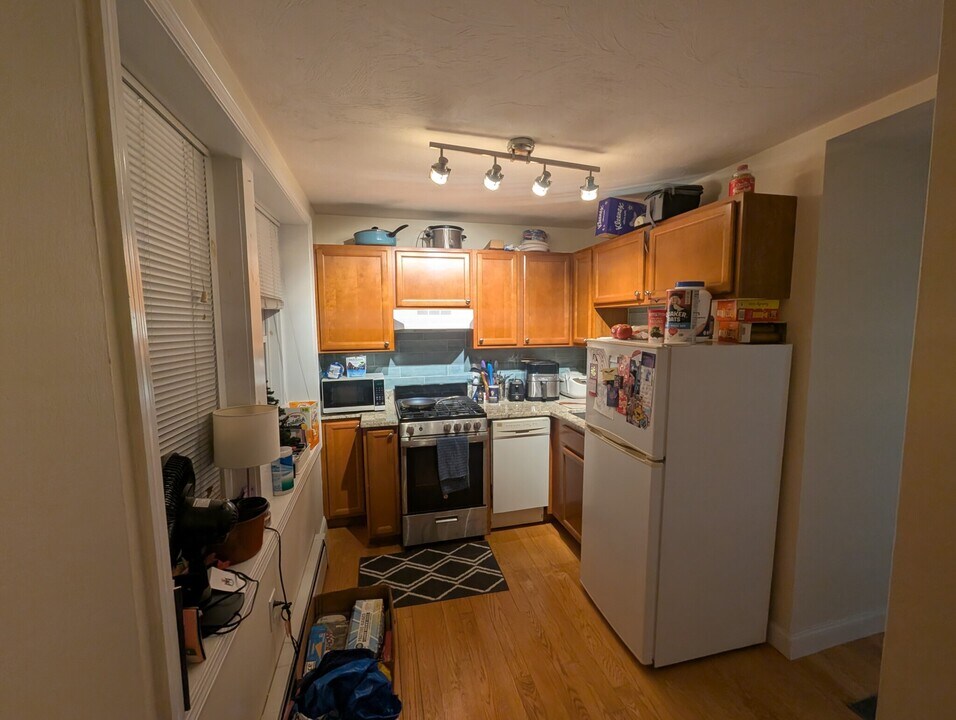 1054 Cambridge St, Unit 4F in Cambridge, MA - Foto de edificio