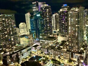 92 SW 3rd St, Unit 4804 in Miami, FL - Foto de edificio - Building Photo