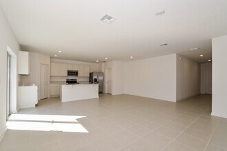 2819 Whitaker Pt in Haines City, FL - Building Photo - Building Photo