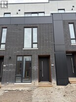 102 Everett Cmn in St Catharines, ON - Building Photo