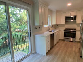 65 E River Rd in Rumson, NJ - Building Photo - Building Photo