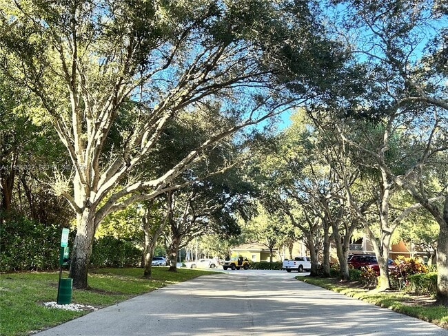 5050 Fairways Cir-Unit -E208 in Vero Beach, FL - Building Photo - Building Photo