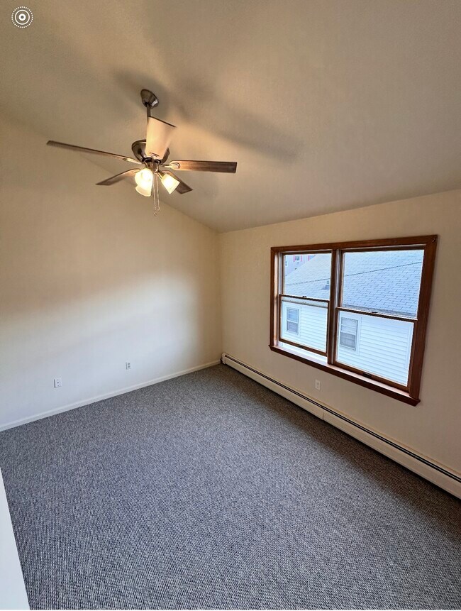 31 Woodbury Ave, Unit 3rd floor in Norwalk, CT - Building Photo - Building Photo