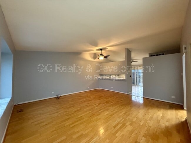 624 Thorndale Dr in Elgin, IL - Foto de edificio - Building Photo