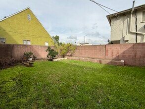 1807 S Redondo Blvd, Unit Lower in Los Angeles, CA - Building Photo - Building Photo