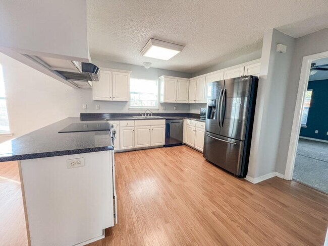 107 Kyle Ln in Crestview, FL - Building Photo - Building Photo