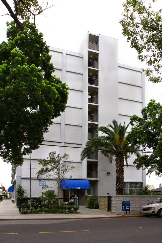 New Hope Home Apartments in Long Beach, CA - Foto de edificio - Building Photo