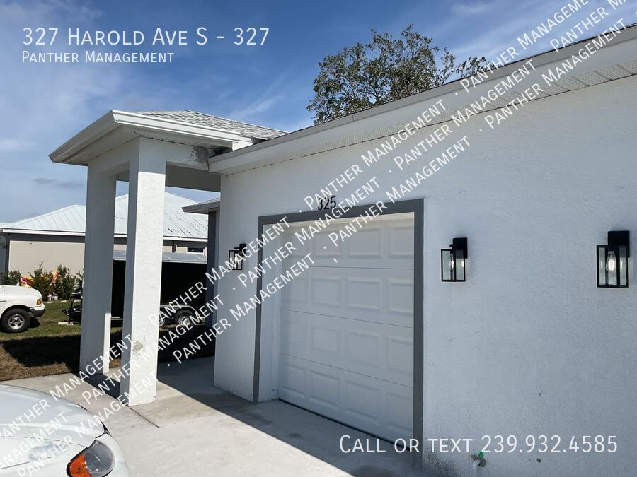 327 Harold Ave S-Unit -327 in Lehigh Acres, FL - Building Photo