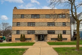 2600 E Kenwood Blvd in Milwaukee, WI - Foto de edificio - Interior Photo