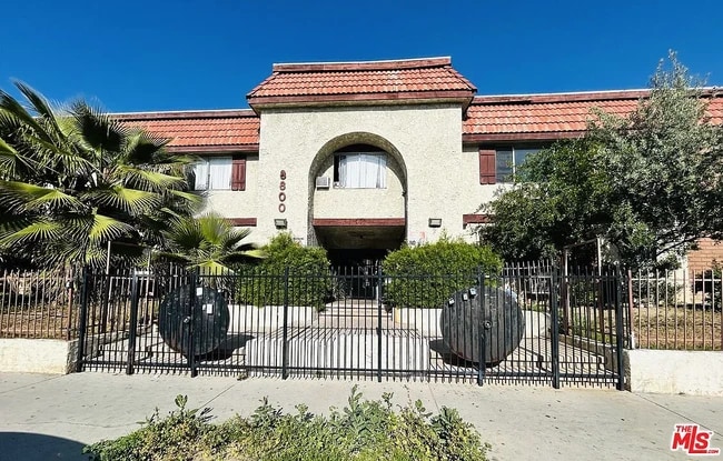 8800 Cedros Ave, Unit 219 in Los Angeles, CA - Building Photo - Building Photo