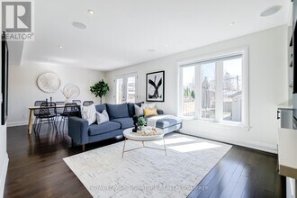 71 Roseland Dr in Toronto, ON - Building Photo - Building Photo