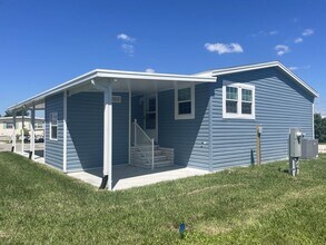 904 W Xanadu Ave in Venice, FL - Building Photo - Building Photo