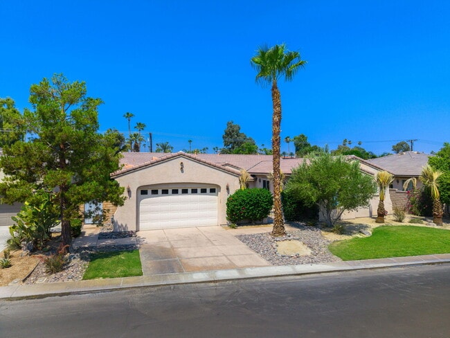 43501 Parkway Esplanade W in La Quinta, CA - Building Photo - Building Photo