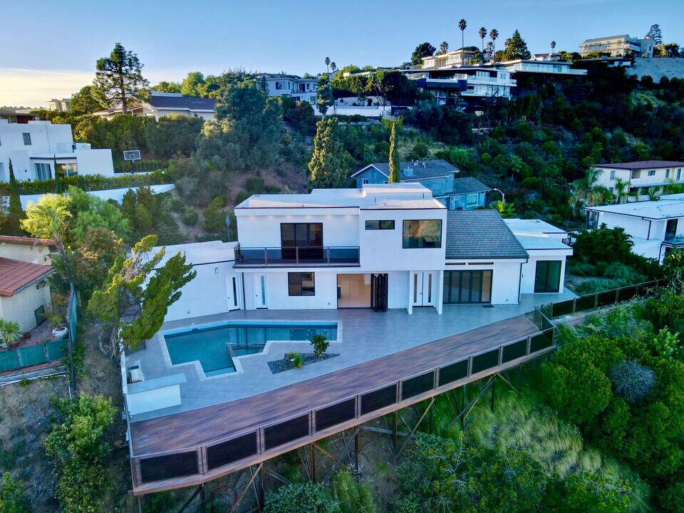 2260 Apollo Dr in Los Angeles, CA - Building Photo
