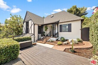 2247 Ronda Vista Dr in Los Angeles, CA - Building Photo - Building Photo