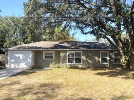 1208 Harvest Home Ct in Ruskin, FL - Building Photo