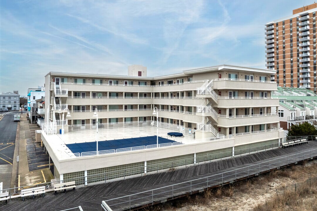 5300 Boardwalk in Ventnor City, NJ - Foto de edificio