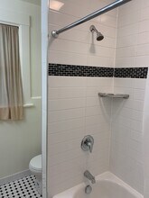 5921 Douglas St in Pittsburgh, PA - Foto de edificio - Building Photo