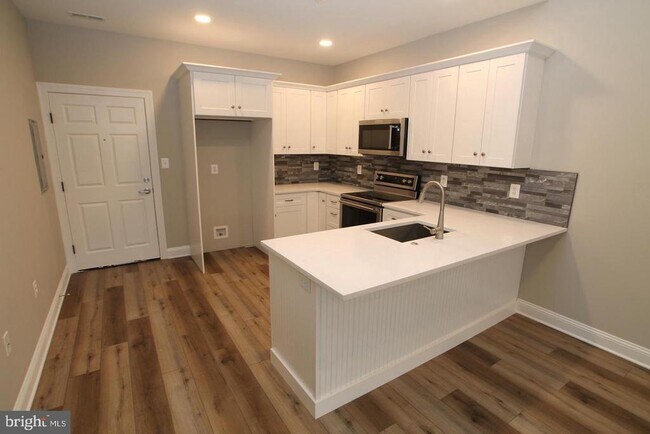 301 Edgeboro Dr in Newtown, PA - Building Photo - Building Photo