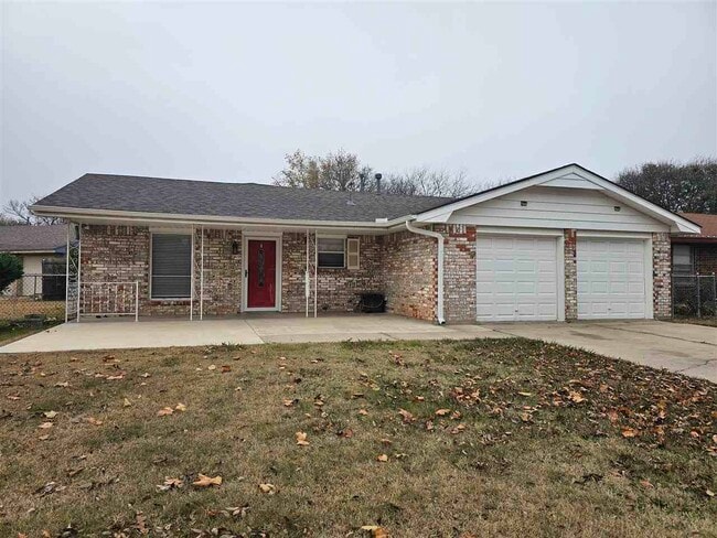 property at 5418 NW Cottonwood Dr