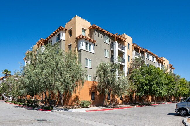 Wright Brothers Court Apartments in Palmdale, CA - Building Photo - Primary Photo