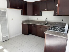 2052 Lewis Ave in Long Beach, CA - Building Photo - Building Photo